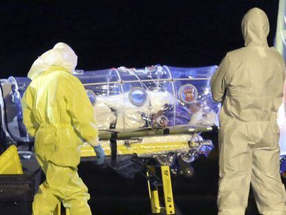 Ebola patient Manuel García Viejo arrives in Madrid.