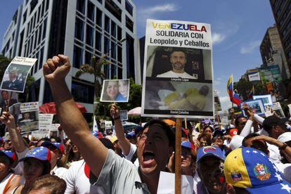 Demonstrators call for the release of political prisoners in Caracas on Saturday.