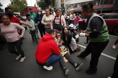 A group of people in Mexico City after the earthquake.