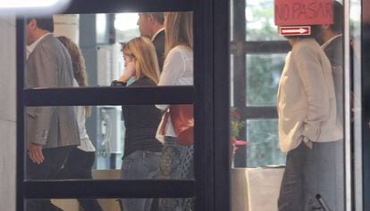 Shakira’s entourage arrives on Thursday at the court in Esplugues de Llobregat.