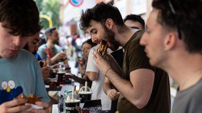 Hamburgers and milkshakes at the Meat Crew fast food restaurant in Milan; May 28, 2023.