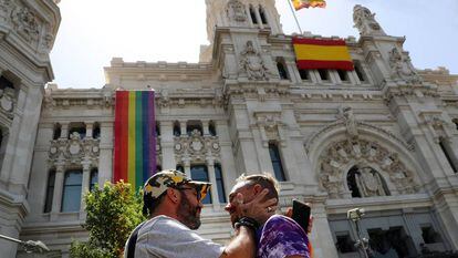 The flags outside Madrid City Hall.