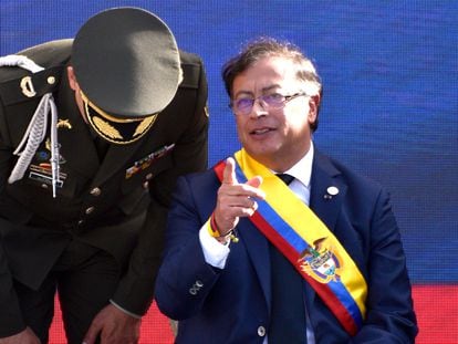 Colombian President Gustavo Petro speaks with a soldier during his inauguration.