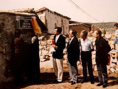 Carlos Rivera, mayor of Torremocha del Jarama (Madrid) since 1979, inaugurates a street in 1990.