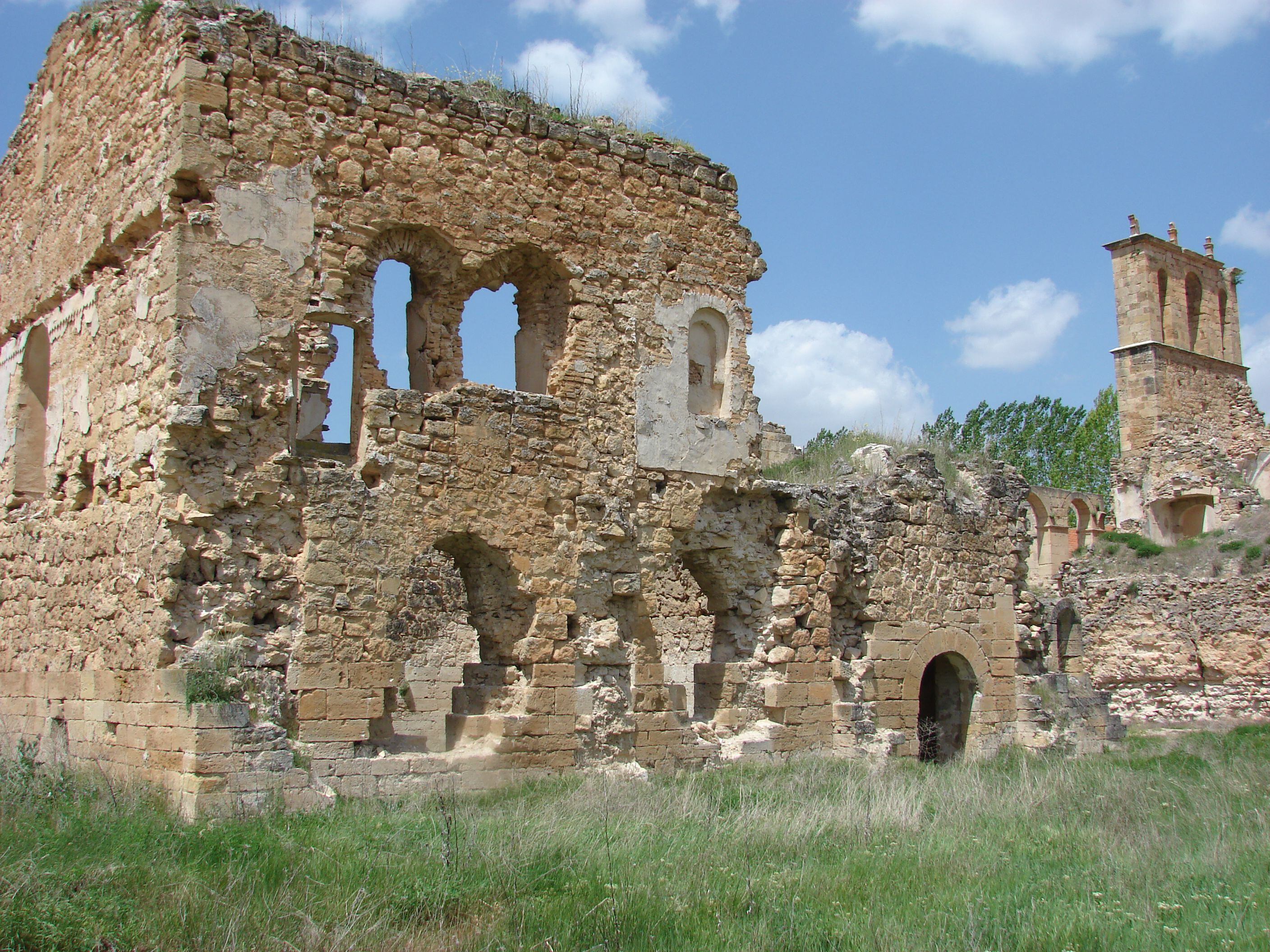 Remains of the convent of Santa María de Óvila in Trillo (Guadalaraja).