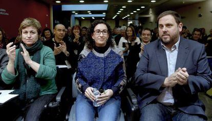 The leader of ERC, Oriol Junqueras (r), spokesperson Anna Simó (l), and party general secretary Marta Rovira (c).