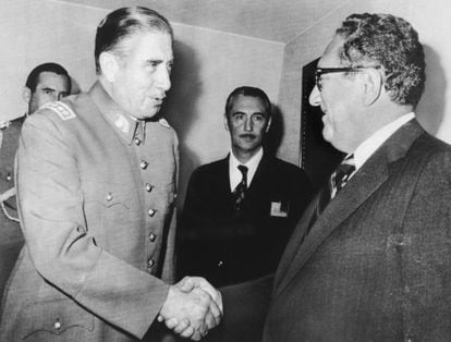 Pinochet hosts Kissinger in his office in Santiago, in a photograph dated 8 June 1976.