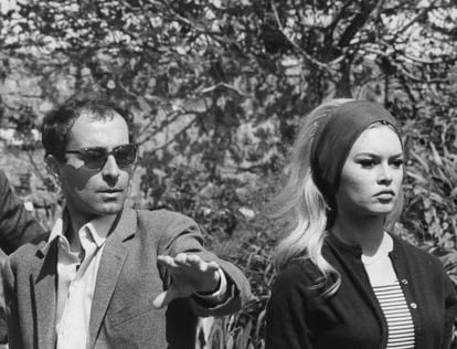 Jean-Luc Godard and Brigitte Bardot on the set of 'Le Mépris' ('Contempt'). 