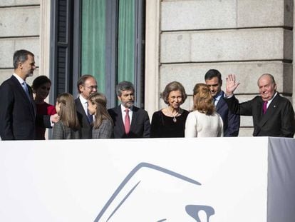 Former King Juan Carlos (r) with the Spanish royal family in December.