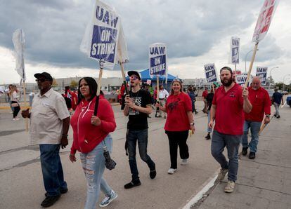 Striking United Auto Workers walk the picket line outside the Ford Michigan Assembly Plant in Wayne, Michigan, U.S. September 17, 2023.