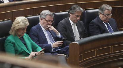 (l-r) Former ministers Fátima Báñez, Íñigo Méndez de Vigo, Íñigo de la Serna and Juan Ignacio Zoido.