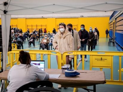 Members of the public await their coronavirus test results in Palma.