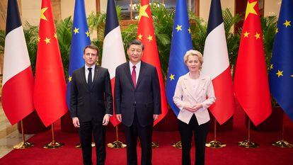 Chinese President Xi Jinping, center of picture, poses with his French counterpart Emmanuel Macron and European Commission President Ursula von der Leyen on April 7, 2023, in Beijing.
