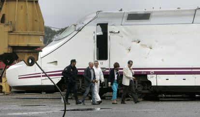 Judge Luis Al&aacute;ez (second from left) and magistrates after examining the train wreck Wednesday. 