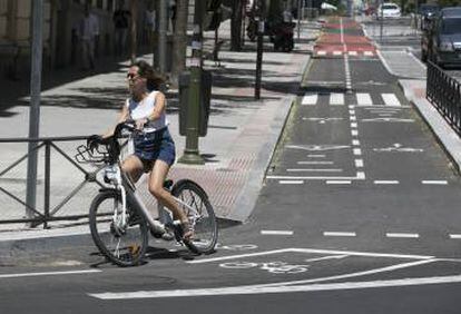 A woman on the segregated lane on Santa Engracia street.