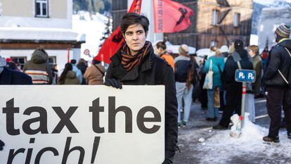German-Austrian billionaire heiress and social activist Marlene Engelhorn holds a sign reading “Tax the rich!” during the Davos forum on January 14.