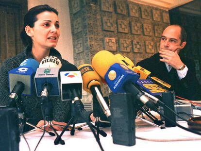 Nevenka Fernández during the presentation of a criminal complaint against the then-mayor of Pondferrada, Ismael Álvarez, March 26, 2001.