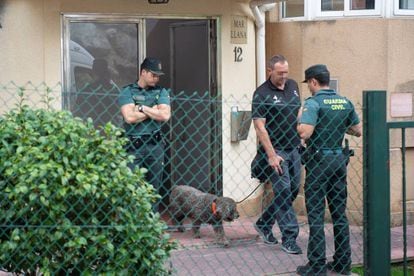 Civil Guard officers search the suspect’s house in Castro Urdiales.