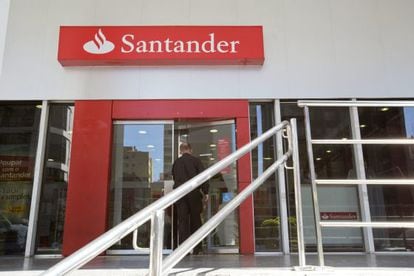Santander is planning to close around 425 branches throughout Spain.