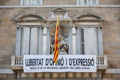 The banner hanging from the Catalan government headquarters.