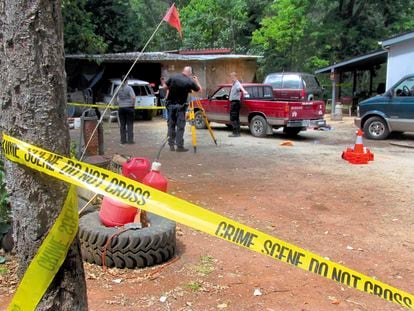 Investigators comb a property outside Wilderville, Oregon, in May 2015, after Oregon State Police troopers shot Robert Box.