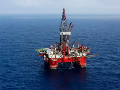 The Centenario deep-water drilling platform off the coast of Veracruz, Mexico, in the Gulf of Mexico, is pictured on November 22, 2013.