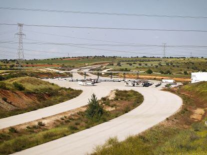 The abandoned MP-203 highway link between Madrid and Alcal&aacute; de Henares.