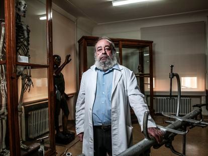 Fermín Viejo Tirado, director of the Javier Puerta Anatomy Museum in Madrid, next to the skeleton of a Napoleonic soldier.