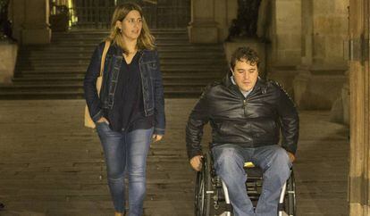 PDeCAT party members Marta Pascal and David Bonvehí leaving the meeting.