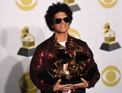 Singer Bruno Mars, who at just 32 years has sold nearly 130 million records and has had seven number-one hits on the Billboard Hot 100 chart, was born Peter Gene Hernandez. His multicultural background includes links to Puerto Rico, the Philippines, Ukraine and Hungary. But his great-great-grandfather came from Nava de la Asunción, a small town in Segovia. The newspaper ‘Norte de Castilla’ reported in 2016 that a genealogy expert investigating Mars’ roots had found a document proving that Mariano, the great-great-grandfather of the pop sensation, was born in the town on September 22, 1858.