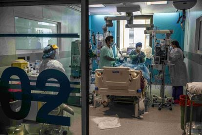 The intensive care unit of Madrid‘s Ramón y Cajal hospital on March 5.