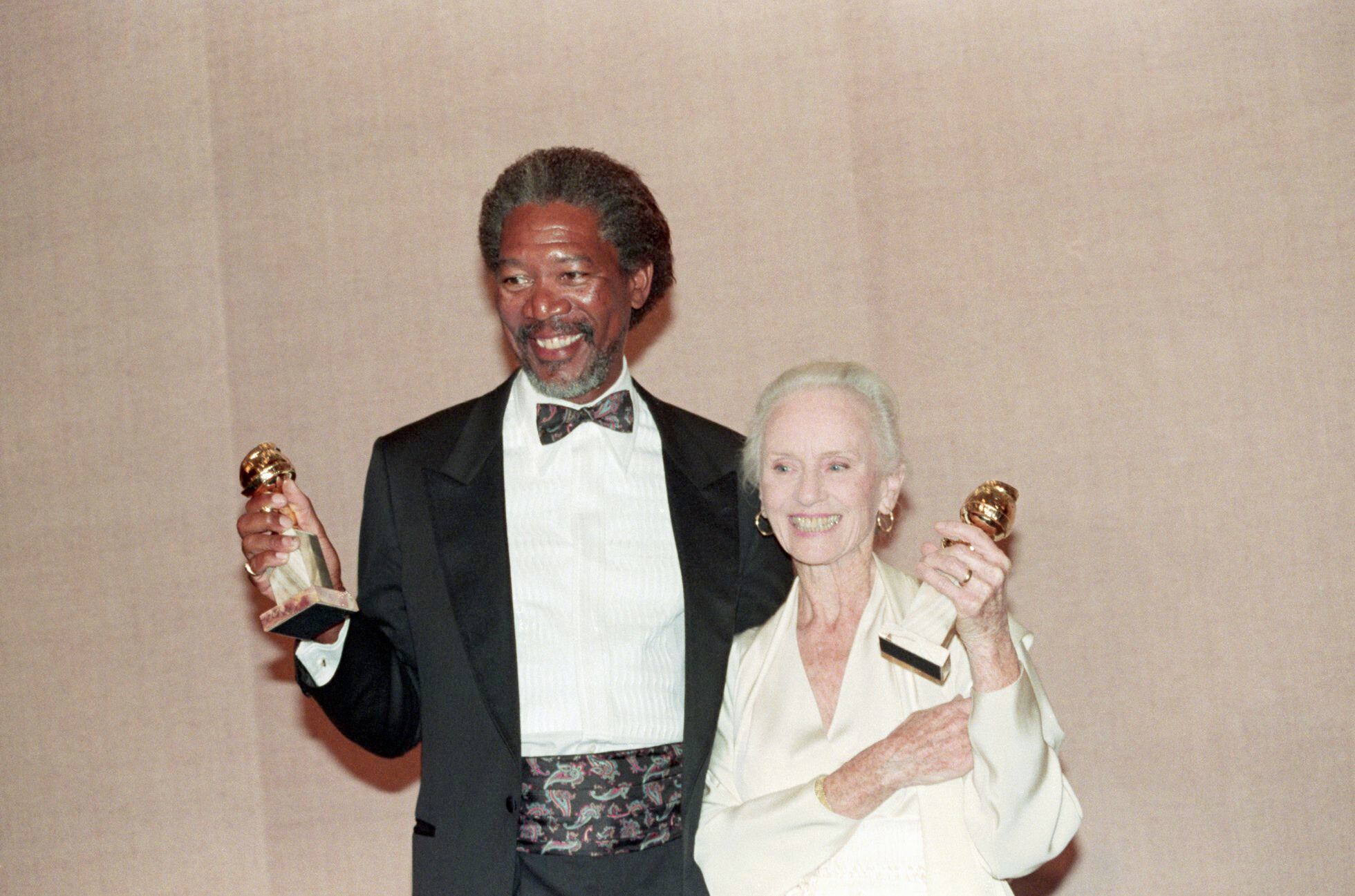 Morgan Freeman and Jessica Tandy with their Golden Globes for 'Driving Miss Daisy' (1990). BETTMANN (BETTMANN ARCHIVE)
