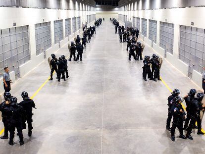 Police officers standing guard inside the newly inaugurated prison, at an isolated rural area in a valley near Tecoluca, 74 km southeast of San Salvador