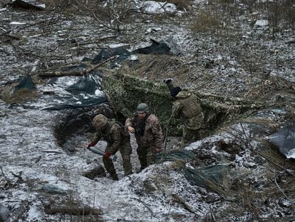 Ukrainian soldiers on the Avdiivka front, in eastern Ukraine, on December 7.
