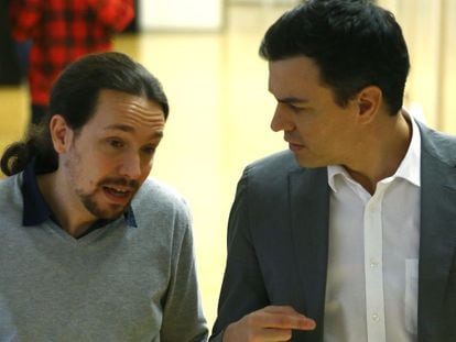 Pablo Iglesias and Pedro Sánchez together in Congress last month.