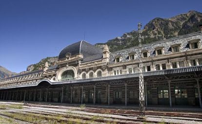 The old platform at the Canfranc railway station.
