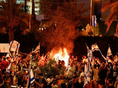 People demonstrate near a fire on the 'Day of National Resistance' in protest against Israeli Prime Minister Benjamin Netanyahu and his nationalist coalition government's judicial overhaul, in Tel Aviv, Israel July 18, 2023.