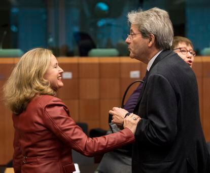 Spanish Economy Minister Nadia Calviño and Paolo Gentiloni, the European Commissioner for the Economy.