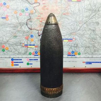A replica of the projectile found in Getafe.