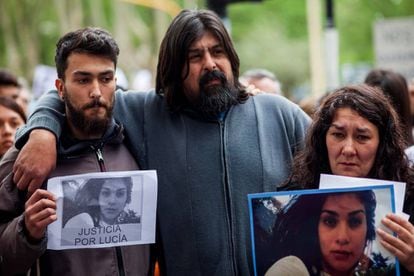 The parents of Lucía Pérez at a march to demand justice for their daughter.