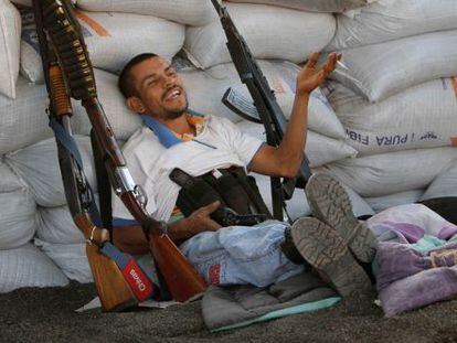 A member of the self-defense force relaxes at his post in Apatzingán.