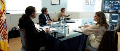 Ministers Pablo Iglesias (l), José Luis Escrivá (c) and Yolanda Díaz (r) during a recent meeting.