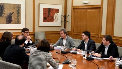 Health Minister Salvador Illa (l) with Fernando Simón, the director of the Health Ministry's Coordination Center for Health Alerts, at a meeting in Madrid.
