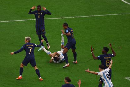 Argentina's Ángel Di María is fouled by France's Ousmane Dembélé.
