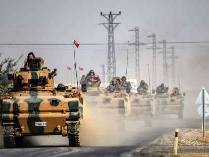 This picture taken around 5 kilometres west from the Turkish Syrian border city of Karkamis in the southern region of Gaziantep, on August 25, 2016 shows Turkish Army tanks driving to the Syrian Turkish border town of Jarabulus.
