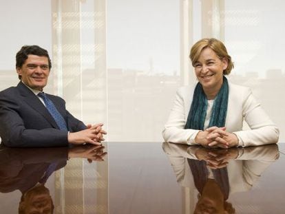 The Sareb&#039;s new chief executive officer, Jaime Echegoyen with the bad-bank&#039;s chairwoman, Bel&eacute;n Romana.