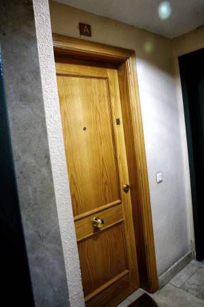 The door of Teresa Romero's apartment was still not sealed off on Tuesday.