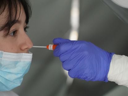 A coronavirus test is administered at Basurto Hospital in Bilbao.