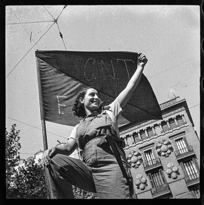 'Militiawoman at a barricade on Hospital street, July 1936', by Antoni Campañà