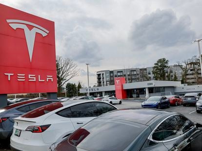 Vehicles parked at a Tesla automobile dealership in Decatur, Georgia, USA, 16 February 2023.